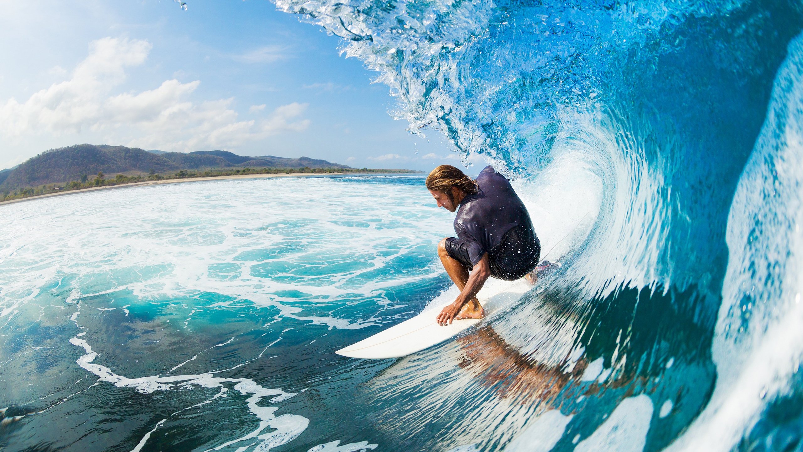 多地结合足球推动全民健康，打造体育强国新格局，足球运动在全民健身中的意义